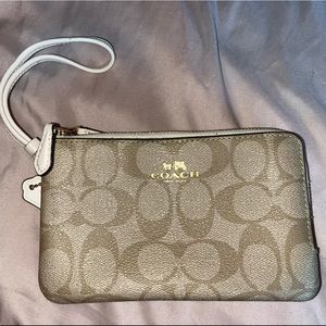 White/tan Coach wristlet